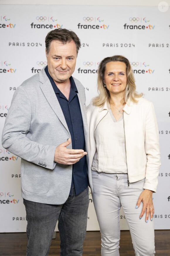 Guillaume Papin et Delphine Réau lors de la présentation des journalistes et chroniqueurs de France Télévisions pour les Jeux Olympiques 2024 au musée de l'Homme à Paris, le 11 juin 2024. © Pierre Perusseau / Bestimage 