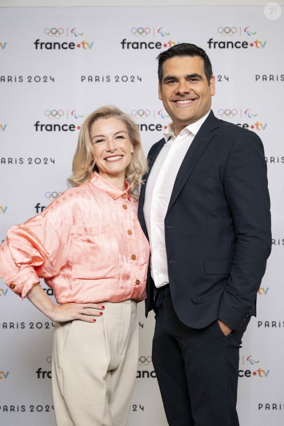 Louise Ekland et Matthieu Lartot lors de la présentation des journalistes et chroniqueurs de France Télévisions pour les Jeux Olympiques 2024 au musée de l'Homme à Paris, le 11 juin 2024. © Pierre Perusseau / Bestimage 