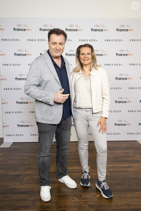 Guillaume Papin et Delphine Réau lors de la présentation des journalistes et chroniqueurs de France Télévisions pour les Jeux Olympiques 2024 au musée de l'Homme à Paris, le 11 juin 2024. © Pierre Perusseau / Bestimage 