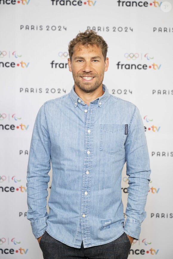 Quentin Urban lors de la présentation des journalistes et chroniqueurs de France Télévisions pour les Jeux Olympiques 2024 au musée de l'Homme à Paris, le 11 juin 2024. © Pierre Perusseau / Bestimage 