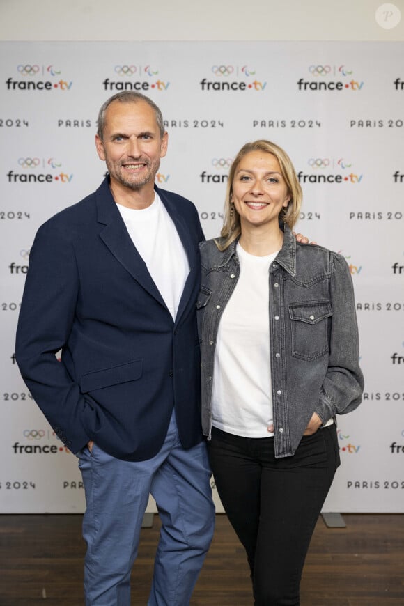 Louis Laforge et Lucie Chaumette lors de la présentation des journalistes et chroniqueurs de France Télévisions pour les Jeux Olympiques 2024 au musée de l'Homme à Paris, le 11 juin 2024. © Pierre Perusseau / Bestimage 