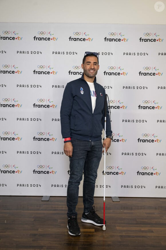 Hakim Arezki lors de la présentation des journalistes et chroniqueurs de France Télévisions pour les Jeux Olympiques 2024 au musée de l'Homme à Paris, le 11 juin 2024. © Pierre Perusseau / Bestimage 