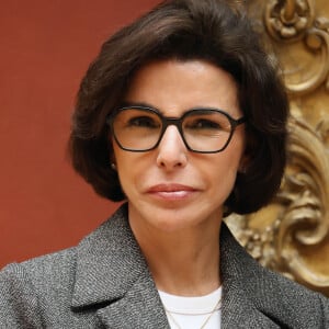 La ministre de la Culture Rachida Dati lors de la remise en place de la monumentale toile d'Eugène Delacroix © Denis Guignebourg/Bestimage