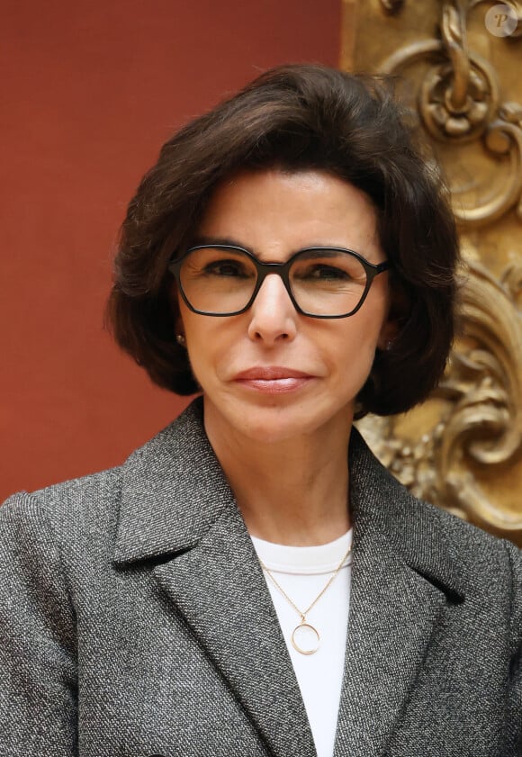 La ministre de la Culture Rachida Dati lors de la remise en place de la monumentale toile d'Eugène Delacroix © Denis Guignebourg/Bestimage