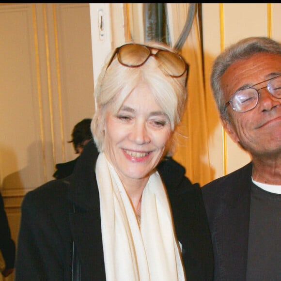 Françoise Hardy et Jean-Marie Périer lors de remise de décorations au ministère de la Culture à Paris.