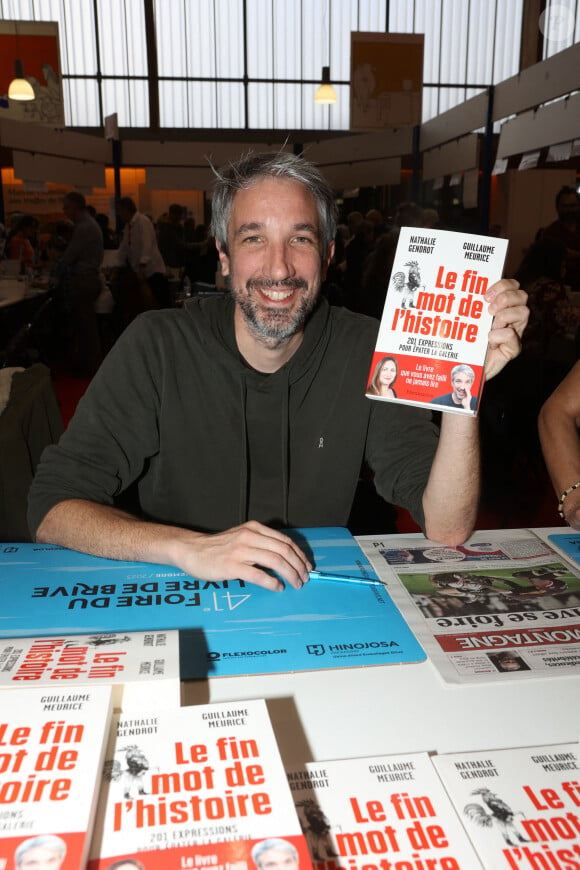 Guillaume Meurice lors de la 41ème Foire du Livre de Brive dans La Halle Brassens, à Brive-la-Gaillarde, France, le 11 novembre 2023. © Jean-Marc-Lhomer/Bestimage