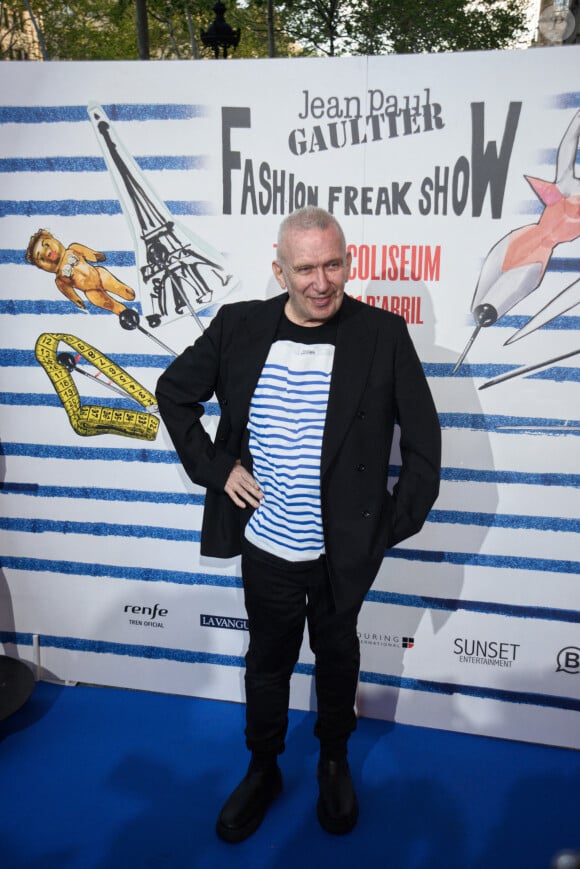 Décrite comme "une petite bâtisse au coeur du Marais" par nos confrères, l'endroit serait un "havre de paix arboré" qui a bien sûr été décoré avec goût par le créateur de Haute-Couture.
Archives : Jean-Paul Gaultier