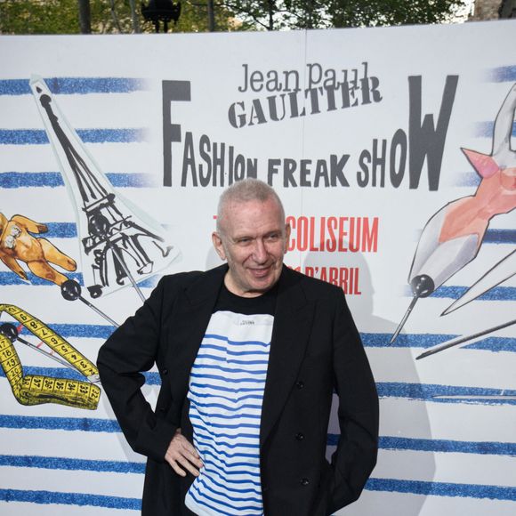 Décrite comme "une petite bâtisse au coeur du Marais" par nos confrères, l'endroit serait un "havre de paix arboré" qui a bien sûr été décoré avec goût par le créateur de Haute-Couture.
Archives : Jean-Paul Gaultier