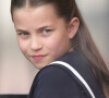 Leur soeur Charlotte (9 ans) portait une robe bleue marine avec un gros noeud blanc et de petites ballerines blanches. 
La princesse Charlotte de Galles - Les membres de la famille royale britannique lors de la parade Trooping the Color à Londres, Royaume Uni, le 15 juin 2024. © Julien Burton/Bestimage 