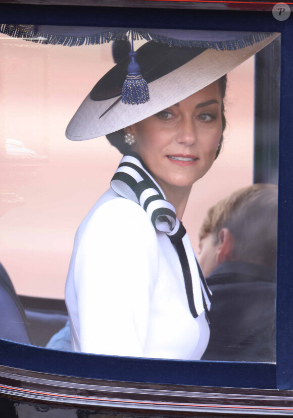 Catherine (Kate) Middleton, princesse de Galles - Les membres de la famille royale britannique lors de la parade Trooping the Color à Londres, Royaume Uni, le 15 juin 2024. © Ian Vogler/MirrorPix/Bestimage  Catherine, Princess of Wales during Trooping the Colour at Buckingham Palace on June 15, 2024 in London, England. Trooping the Colour is a ceremonial parade celebrating the official birthday of the British Monarch. 