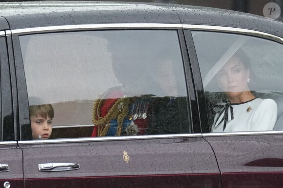 Le prince William, prince de Galles, et Catherine (Kate) Middleton, princesse de Galles, le prince George de Galles, et le prince Louis de Galles, arrivent au palais de Buckingham pour Trooping the Color à Londres, Royaume Uni, le 15 juin 2024. © Julien Burton/Bestimage 