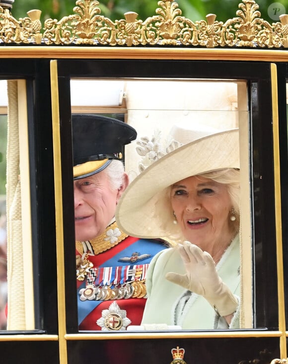 Le roi Charles III d'Angleterre et Camilla Parker Bowles, reine consort d'Angleterre - Les membres de la famille royale britannique lors de la parade Trooping the Color à Londres, Royaume Uni, le 15 juin 2024. © Justin Goff/GoffPhotos/Bestimage 