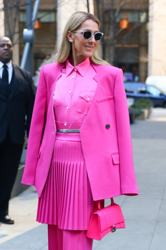 Celine Dion a choisi de s'habiller en rose pour la Journée Internationale pour les Droits des Femmes à New York le 7 mars 2020.