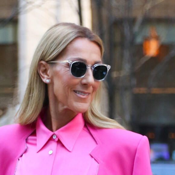 Celine Dion a choisi de s'habiller en rose pour la Journée Internationale pour les Droits des Femmes à New York le 7 mars 2020.