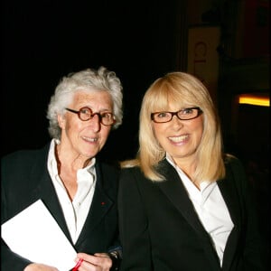 Rétro - Décès de Francine Leca à l'âge de 86 ans - Mireille Darc et Francine Leca fêtent les dix ans du prix de la Femme dynamisante au Théâtre de la Comédie des Champs-Elysées.