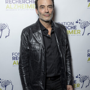 Anthony Delon au photocall du concert du gala des 20 ans de la fondation Recherche Alzheimer "2 générations chantent pour la 3ème" à l'Olympia à Paris le 18 mars 2024. © Cyril Moreau / Bestimage 