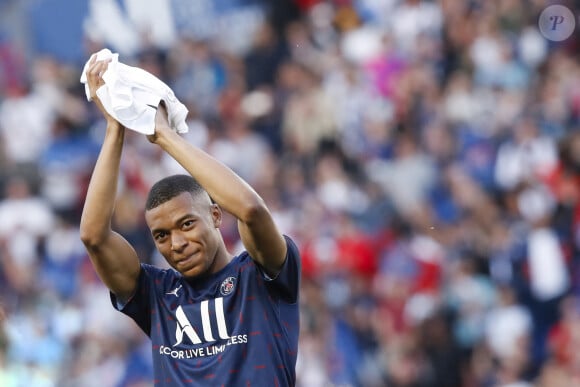 
Football - Le Real Madrid officialise l'arrivée de Kylian Mbappé pour cinq - Kylian Mbappe (PSG) - Football : Match Ligue 1 Uber Eats PSG Vs Metz (5-0) au parc des princes à Paris le 21 mai 2022. © Michael Baucher/Panoramic/Bestimage