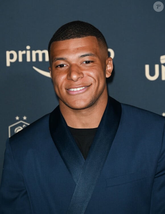 Ce qui doit sans doute le soulager !
Football - Le Real Madrid officialise l'arrivée de Kylian Mbappé pour cinq - Kylian Mbappé - Photocall de la cérémonie des Trophées UNFP 2022 au Pavillon Gabriel à Paris le 15 mai 2022. © Coadic Guirec/Bestimage