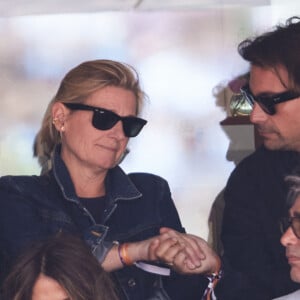 Bertrand Chameroy, Anne-Elisabeth Lemoine - Célébrités dans les tribunes de la finale homme des Internationaux de France de tennis de Roland Garros 2024 à Paris le 9 juin 2024. © Jacovides-Moreau/Bestimage 