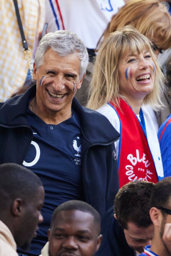 Nagui et sa femme Mélanie Page - Célébrités dans les tribunes du match du groupe D de l'Euro 2024 entre l'équipe de France face à l'Autriche (1-0) à Dusseldorf en Allemagne le 17 juin 2024. © Cyril Moreau/Bestimage