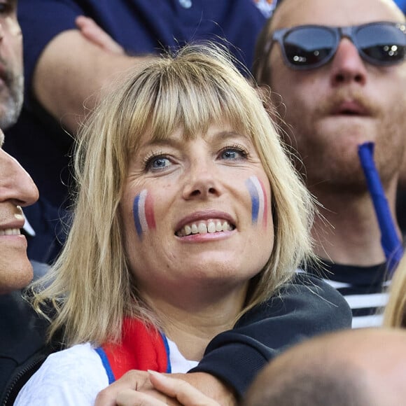 Nagui et sa femme Mélanie Page - Célébrités dans les tribunes du match du groupe D de l'Euro 2024 entre l'équipe de France face à l'Autriche (1-0) à Dusseldorf en Allemagne le 17 juin 2024. © Cyril Moreau/Bestimage