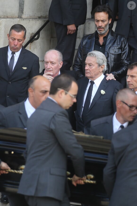 Pascal Desprez, Alain Delon, Anthony Delon - Sorties des obsèques de Mireille Darc en l'église Saint-Sulpice à Paris. Le 1er septembre 2017 