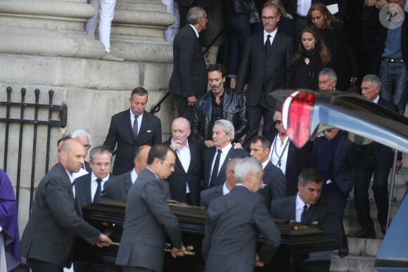 Pascal Desprez, Alain Delon, Anthony Delon, le fils de Pascal Desprez et sa femme - Sorties des obsèques de Mireille Darc en l'église Saint-Sulpice à Paris. Le 1er septembre 2017 