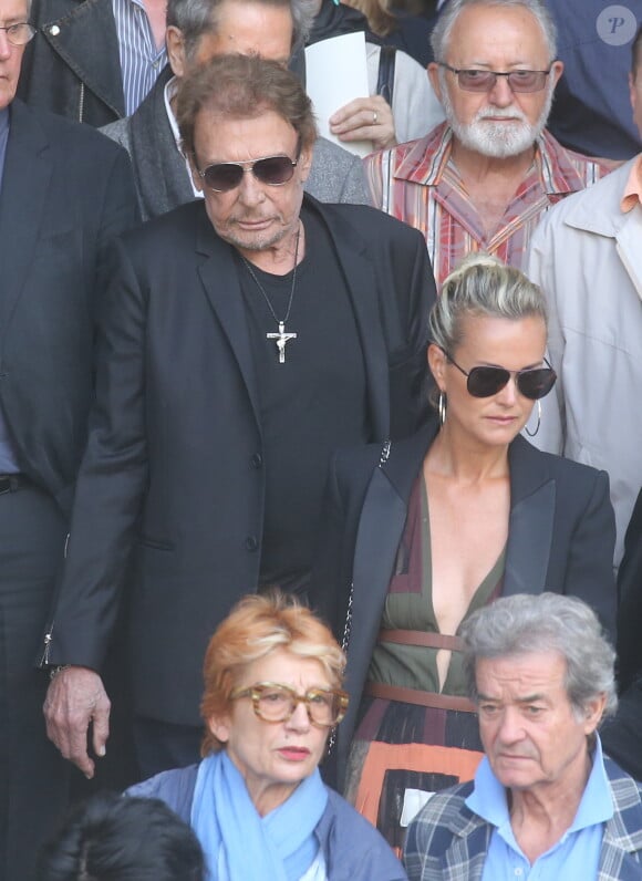 Johnny et Laeticia Hallyday - Sorties des obsèques de Mireille Darc en l'église Saint-Sulpice à Paris. Le 1er septembre 2017 