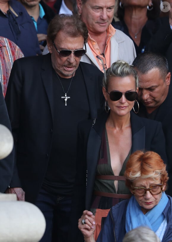 Johnny et Laeticia Hallyday - Sorties des obsèques de Mireille Darc en l'église Saint-Sulpice à Paris. Le 1er septembre 2017 