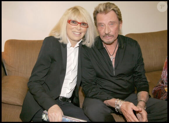 Exclusif - Mireille Darc et Johnny Hallyday en loge après le concert de Sylvie Vartan à l'Olympia.