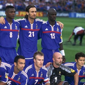 "Zinedine ZIDANE" "Laurent BLANC" "Patrick VIEIRA" "Marcel DESAILLY" "Christophe DUGARRY" "Lilian THURAM" "Thierry HENRY" "Youri DJORKAEFF" "Didier DESCHAMPS" "Fabien BARTHEZ" "Bixente LIZARAZU" FINALE EURO 2000 FOOTBALL ROTTERDAM FRANCE-ITALIE "PLAN SERRE"