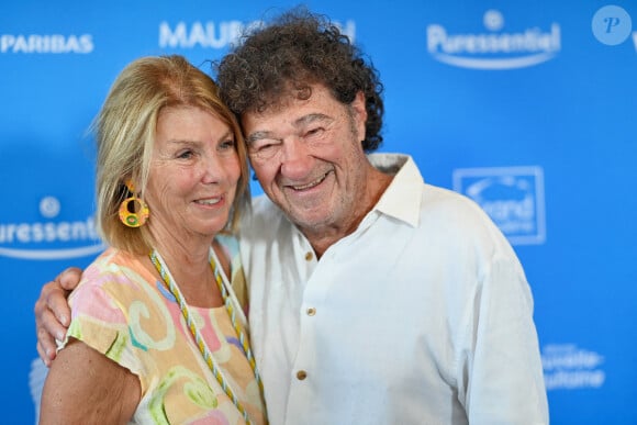 Louise Forestier et Robert Charlebois assistent à la cérémonie d'ouverture du 16e Festival du film francophone d'Angoulême le 22 août 2023 à Angoulême, France.