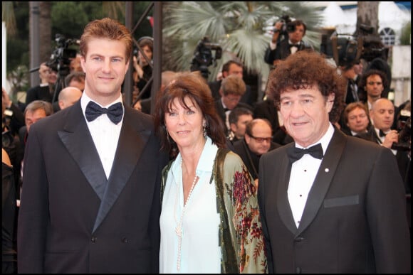 La famille se retrouve souvent au grand complet dans ce chalet.
Robert Charlebois, sa femme et leur fils Victor - montée des marches du film Bright Star 62ème Festival de Cannes, 2009.