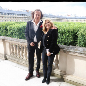 Nicoletta avait convié ses proches
Nicoletta et son mari, Jean Christophe Molinier - R.Dati, ministre de la Culture, remet les insignes de Commandeur de l'ordre des Arts et des Lettres à Nicoletta au ministère de la Culture à Paris le 18 juin 2024. © Alain Guizard / Bestimage