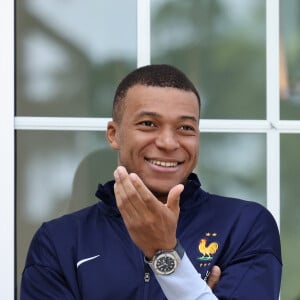 Kylian Mbappé - Le président français, Emmanuel Macron se rend auprès de l'équipe de France masculine de football, au Centre National du Football de Clairefontaine, à Clairefontaine-en-Yvelines. Le 3 juin 2024. © Stéphane Lemouton / Bestimage