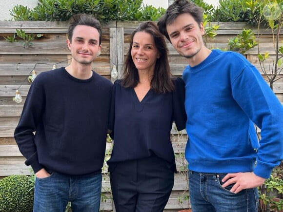 Ensemble, la journaliste et le Directeur des opérations spéciales de France Télévisions ont eu deux enfants : Alexandre et Mathieu.
Sophie Le Saint sur Instagram.