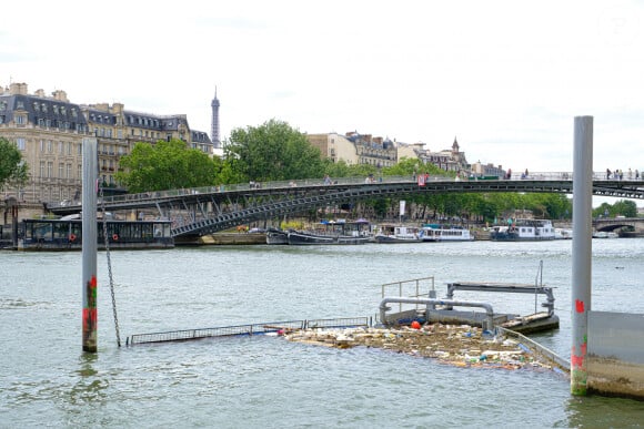 Collecteur de déchets flottant sur la Seine à Paris, le 14 juin 2024. Marie Hubert Psaila/ABACAPRESS.COM