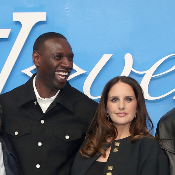 Dans son livre Viens, on se parle, Omar Sy évoquait ainsi le soudain désir qu'il avait eu de quitter l'Hexagone pour ne pas faire subir sa notoriété à ses enfants.
Sabah Sy, Omar Sy, sa femme Hélène Sy et Tidiane Sy - Photocall du Défilé de mode Louis Vuitton Homme, Collection Printemps/Été 2025 dans le cadre de la Fashion Week de Paris, France, le 18 Juin 2024. © Bertrand Rindoff / Bestimage 