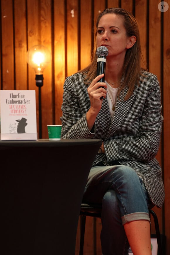 Charline Vanhoenacker - Personnalités à la 40ème Foire du Livre à la Halle George Brassens de Brive-la-Gaillarde. Le 4 novembre 2022 © Jean-Marc Lhomer / Bestimage