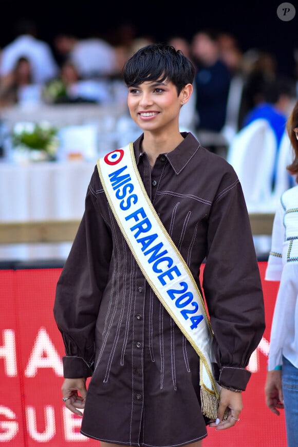 Eve Gilles, Miss France 2024 - Remise de prix de l'épreuve GCL of Paris lors de la 10ème édition du "Longines Paris Eiffel Jumping" à la Plaine de Jeux de Bagatelle à Paris le 21 juin 2024. © Pierre Perusseau / Veeren / Bestimage