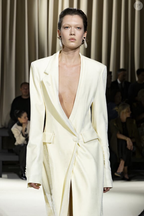 Défilé Schiaparelli Collection femme Prêt-à-Porter Automne/Hiver 2024-2025 lors de la Fashion Week de Paris (PFW), au pavillon Vendôme, à Paris, France, le 1er mars 2024. 