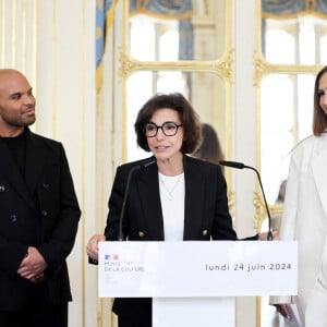 Exclusif - Saïd Boussif, Rachida Dati, Vitaa - La chanteuse Vitaa et le Producteur musical Saïd Boussif élevés par la ministre de la Culture, Rachida Dati au grade de chevalier dans l'ordre des Arts et Lettres dans le salon des Maréchaux au ministère de la Culture à Paris le 24 juin 2024. © Dominique Jacovides - Alain Guizard / Bestimage 