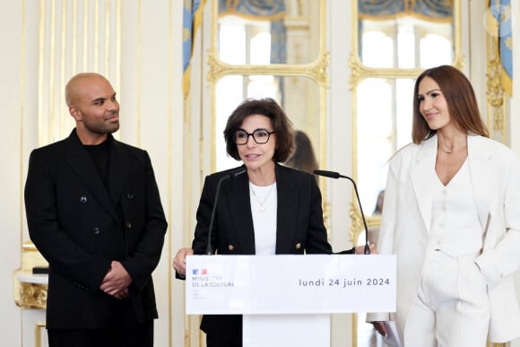 Exclusif - Saïd Boussif, Rachida Dati, Vitaa - La chanteuse Vitaa et le Producteur musical Saïd Boussif élevés par la ministre de la Culture, Rachida Dati au grade de chevalier dans l'ordre des Arts et Lettres dans le salon des Maréchaux au ministère de la Culture à Paris le 24 juin 2024. © Dominique Jacovides - Alain Guizard / Bestimage 