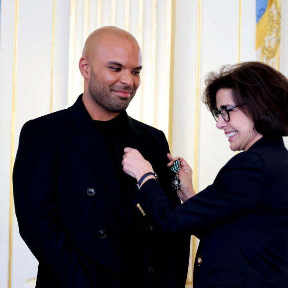 Exclusif - Saïd Boussif, Rachida Dati - La chanteuse Vitaa et le Producteur musical Saïd Boussif élevés par la ministre de la Culture, Rachida Dati au grade de chevalier dans l'ordre des Arts et Lettres dans le salon des Maréchaux au ministère de la Culture à Paris le 24 juin 2024. © Dominique Jacovides - Alain Guizard / Bestimage 