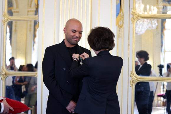 Exclusif - Saïd Boussif, Rachida Dati - La chanteuse Vitaa et le Producteur musical Saïd Boussif élevés par la ministre de la Culture, Rachida Dati au grade de chevalier dans l'ordre des Arts et Lettres dans le salon des Maréchaux au ministère de la Culture à Paris le 24 juin 2024. © Dominique Jacovides - Alain Guizard / Bestimage 