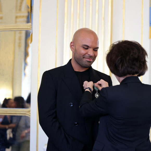 Exclusif - Saïd Boussif, Rachida Dati - La chanteuse Vitaa et le Producteur musical Saïd Boussif élevés par la ministre de la Culture, Rachida Dati au grade de chevalier dans l'ordre des Arts et Lettres dans le salon des Maréchaux au ministère de la Culture à Paris le 24 juin 2024. © Dominique Jacovides - Alain Guizard / Bestimage 