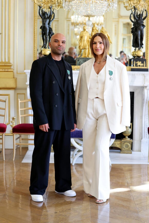 Pour leur plus grand plaisir ! 
Exclusif - Saïd Boussif, Vitaa - La chanteuse Vitaa et le Producteur musical Saïd Boussif élevés par la ministre de la Culture, Rachida Dati au grade de chevalier dans l'ordre des Arts et Lettres dans le salon des Maréchaux au ministère de la Culture à Paris le 24 juin 2024. © Dominique Jacovides - Alain Guizard / Bestimage 