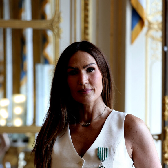 Exclusif - Vitaa - La chanteuse Vitaa et le Producteur musical Saïd Boussif élevés par la ministre de la Culture, Rachida Dati au grade de chevalier dans l'ordre des Arts et Lettres dans le salon des Maréchaux au ministère de la Culture à Paris le 24 juin 2024. © Dominique Jacovides - Alain Guizard / Bestimage  No Web - Belgique et Suisse 