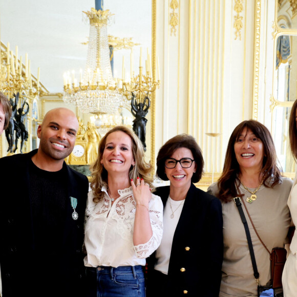 Exclusif - Mathieu Vergne, Saïd Boussif, Alexandra Redde-Amiel, Rachida Dati, Anne Marcassus, Vitaa - La chanteuse Vitaa et le Producteur musical Saïd Boussif élevés par la ministre de la Culture, Rachida Dati au grade de chevalier dans l'ordre des Arts et Lettres dans le salon des Maréchaux au ministère de la Culture à Paris le 24 juin 2024. © Dominique Jacovides - Alain Guizard / Bestimage  No Web - Belgique et Suisse 