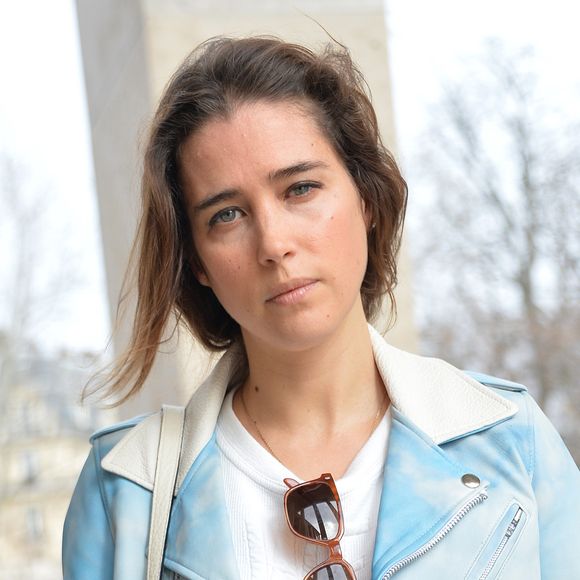 Interviewée par Frédéric Lopez dans l'émission La Parenthèse inattendue, Vahina Giocante avait évoqué son expérience chamanique lorsqu'elle tournait le film Blueberry.
Vahina Giocante - Arrivée des people au défilé de mode "Each x Other" lors de la fashion week à Paris